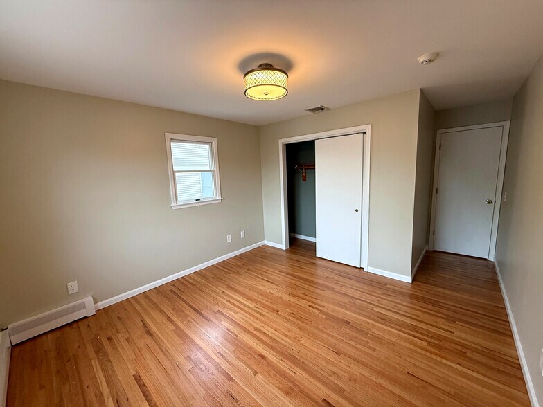 Building Photo - 44 Willow Wood Ct