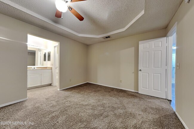 Building Photo - 11332 Island Shore Dr W