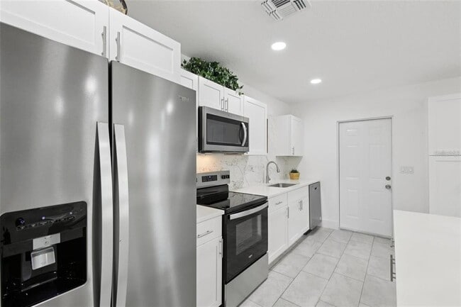 Building Photo - 3530 Goodrich Ave