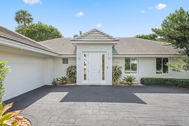 Building Photo - 1386 S Atlantic Dr