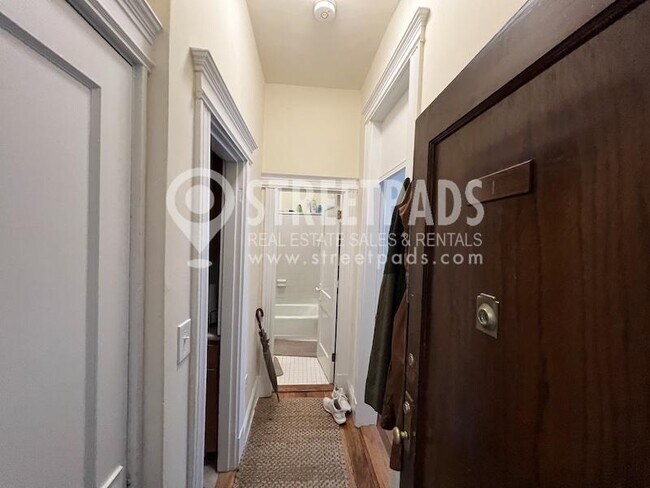 Building Photo - bedroom in Boston MA 02215