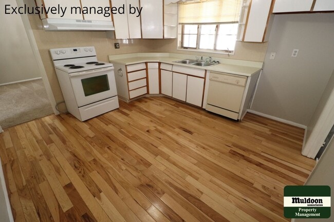 Building Photo - Main Level Living, Close to Ft Carson. 1  ...