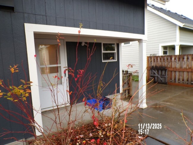 Building Photo - Charming house close to parks