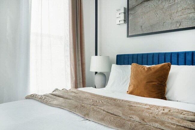 Building Photo - 241 E 24th St