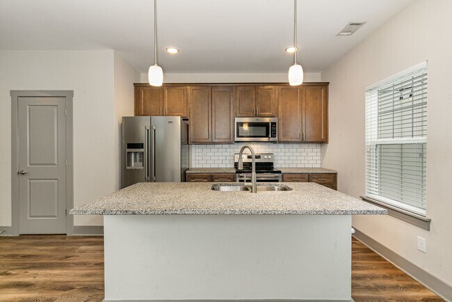 Building Photo - 2 Bed 2.5 bath Bellevue townhome 1,152 SqFt