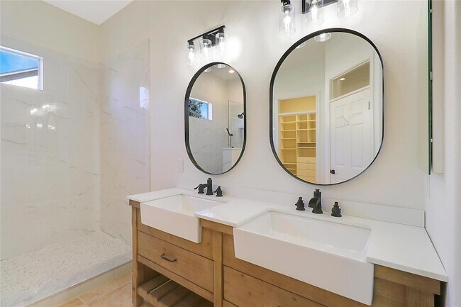 Building Photo - 109 Sunflower St