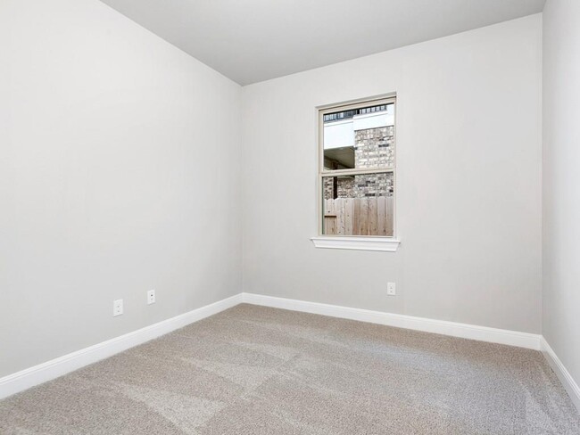Building Photo - 2609 Enza Dr