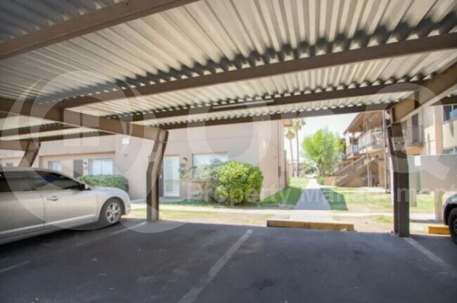 Building Photo - 2415 W Hazelwood St