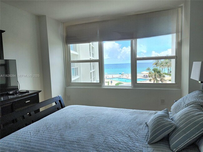 Building Photo - 3505 S Ocean Dr