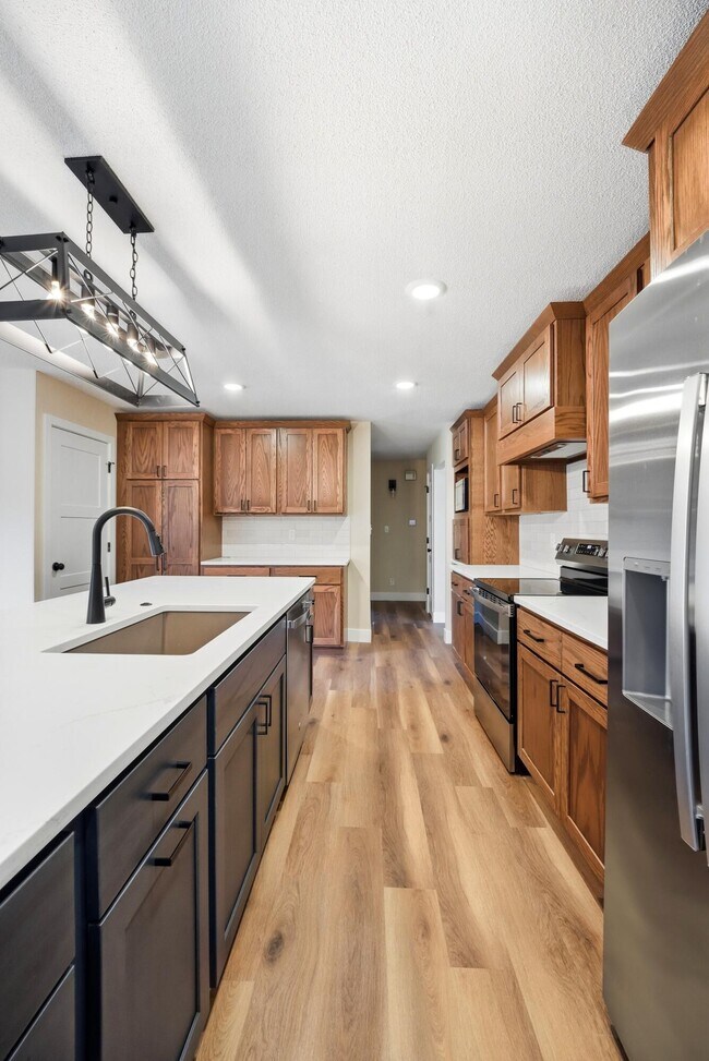 Building Photo - 1104 Falcon Dr