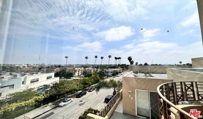 Building Photo - 4100 Wilshire Blvd