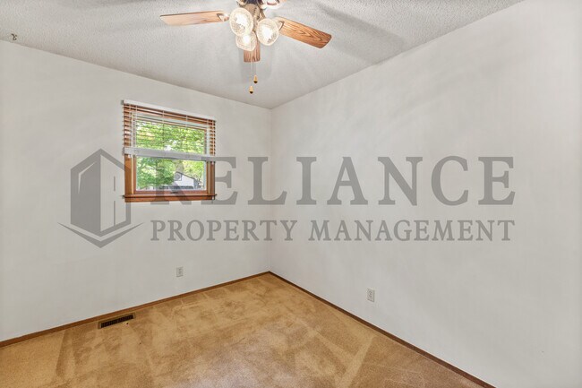 Building Photo - 510 N Parkridge St