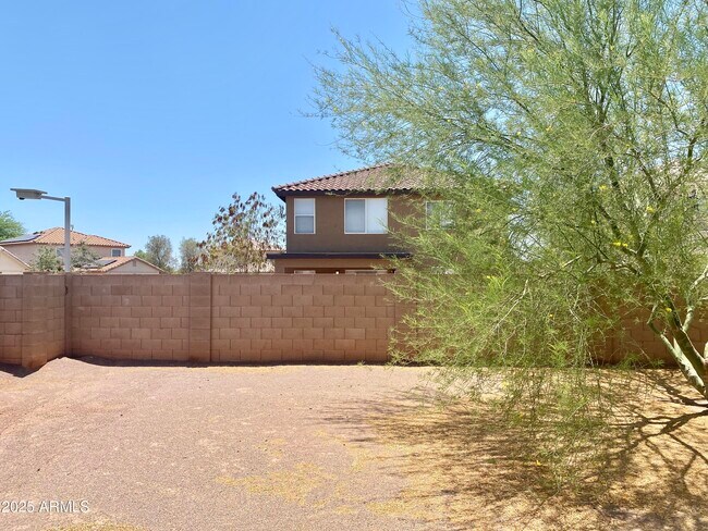 Building Photo - 11911 W Dahlia Dr
