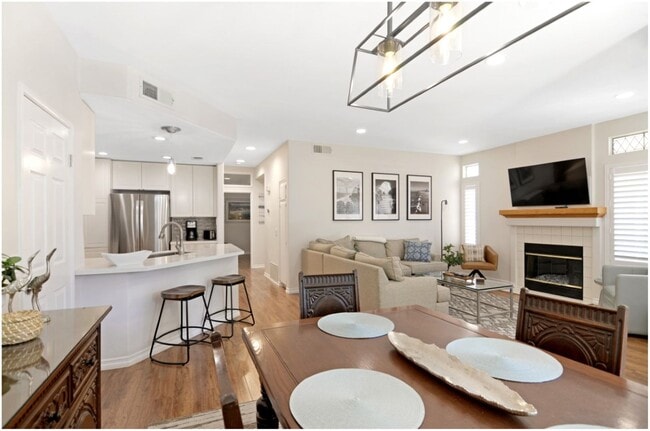 Building Photo - Fully Furnished Short Term Ocean Close Rental