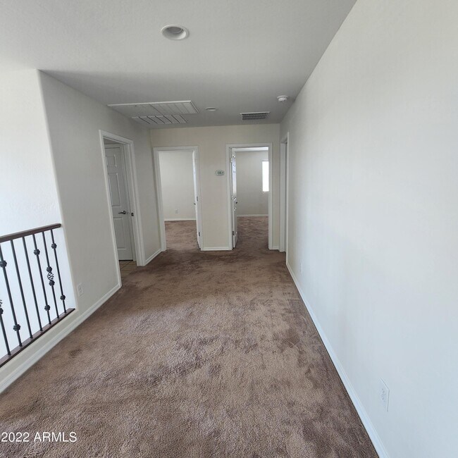 Building Photo - 10872 S 175th Dr