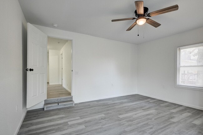 Building Photo - 1519 S Sergeant Ave