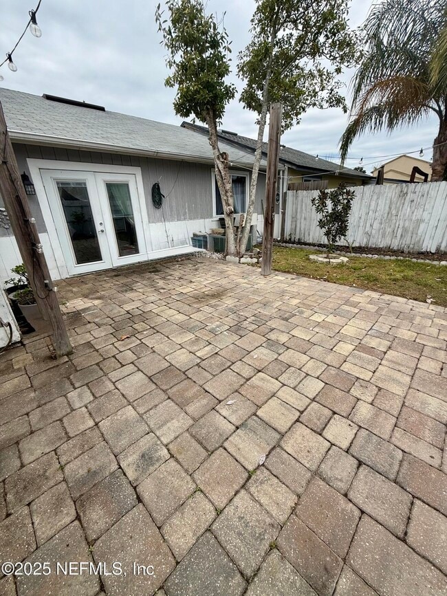 Building Photo - 636 Aquatic Dr