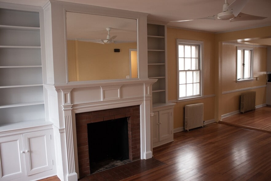 Building Photo - 1072 University Pl