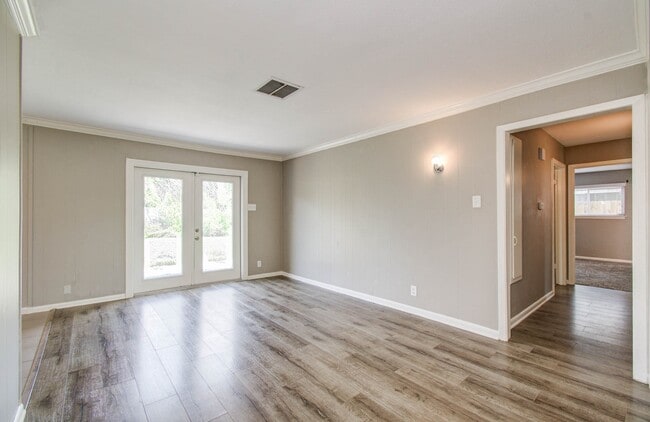 Building Photo - 9410 Highmeadow Dr