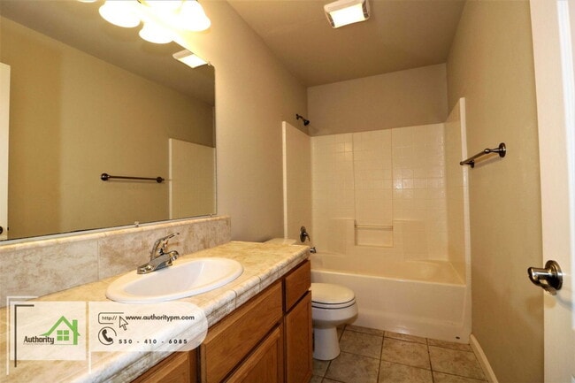 Building Photo - 22371 Rio Alto Dr