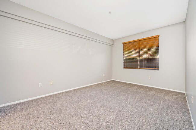 Building Photo - 2726 Dunstan Dr