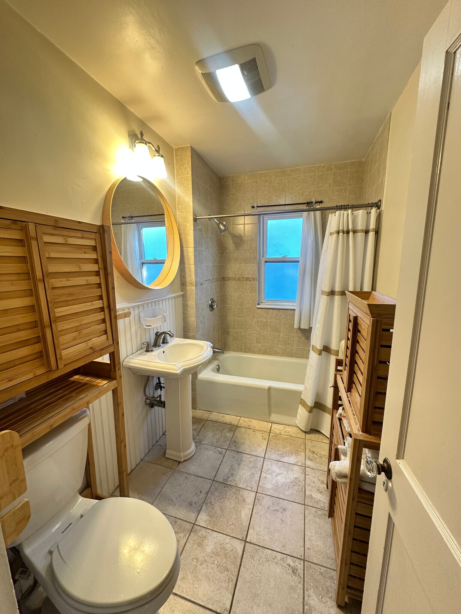 Building Photo - 48 Standish St