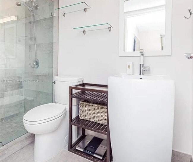 Building Photo - 1 bedroom in Sunny Isles Beach FL 33160