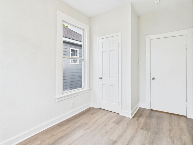 Building Photo - 3314 3rd Ave