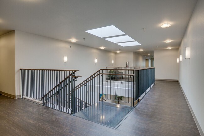 Building Photo - Downtown Mercer Island Condo Available Now!