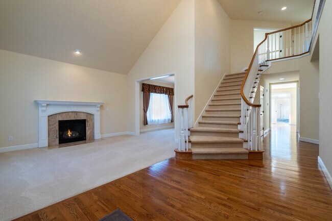 Building Photo - 5Br/3.25Ba Sammamish Home