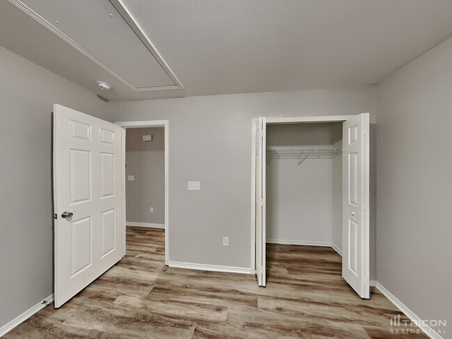 Building Photo - 1628 Poplar Shadow Dr