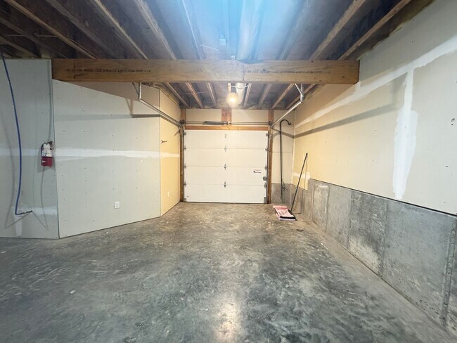 Building Photo - WELCOME HOME!