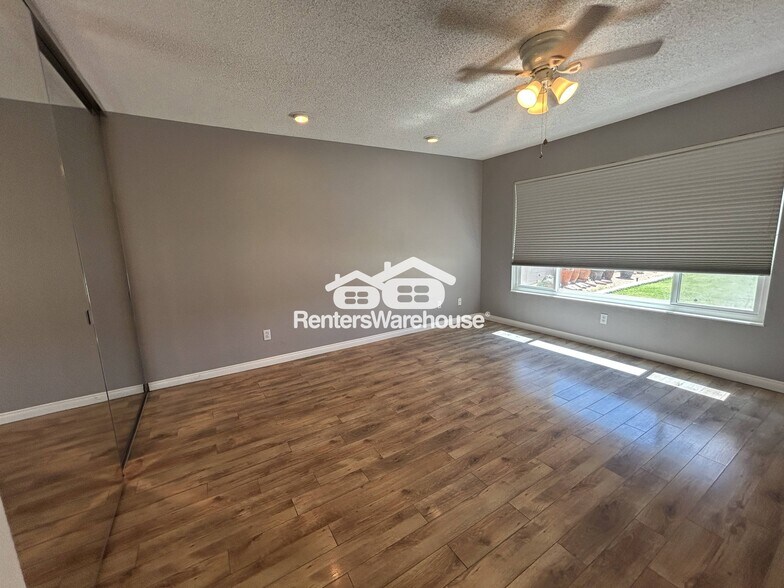 Building Photo - 3969 Green Leaf Dr