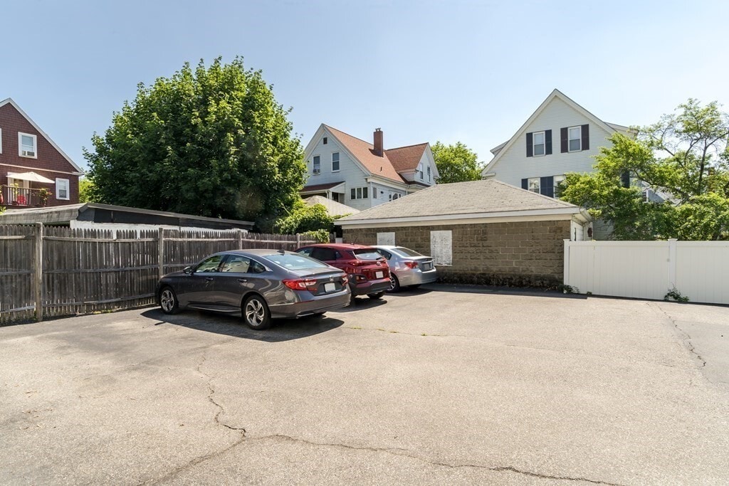 Building Photo - 19 Curtis St