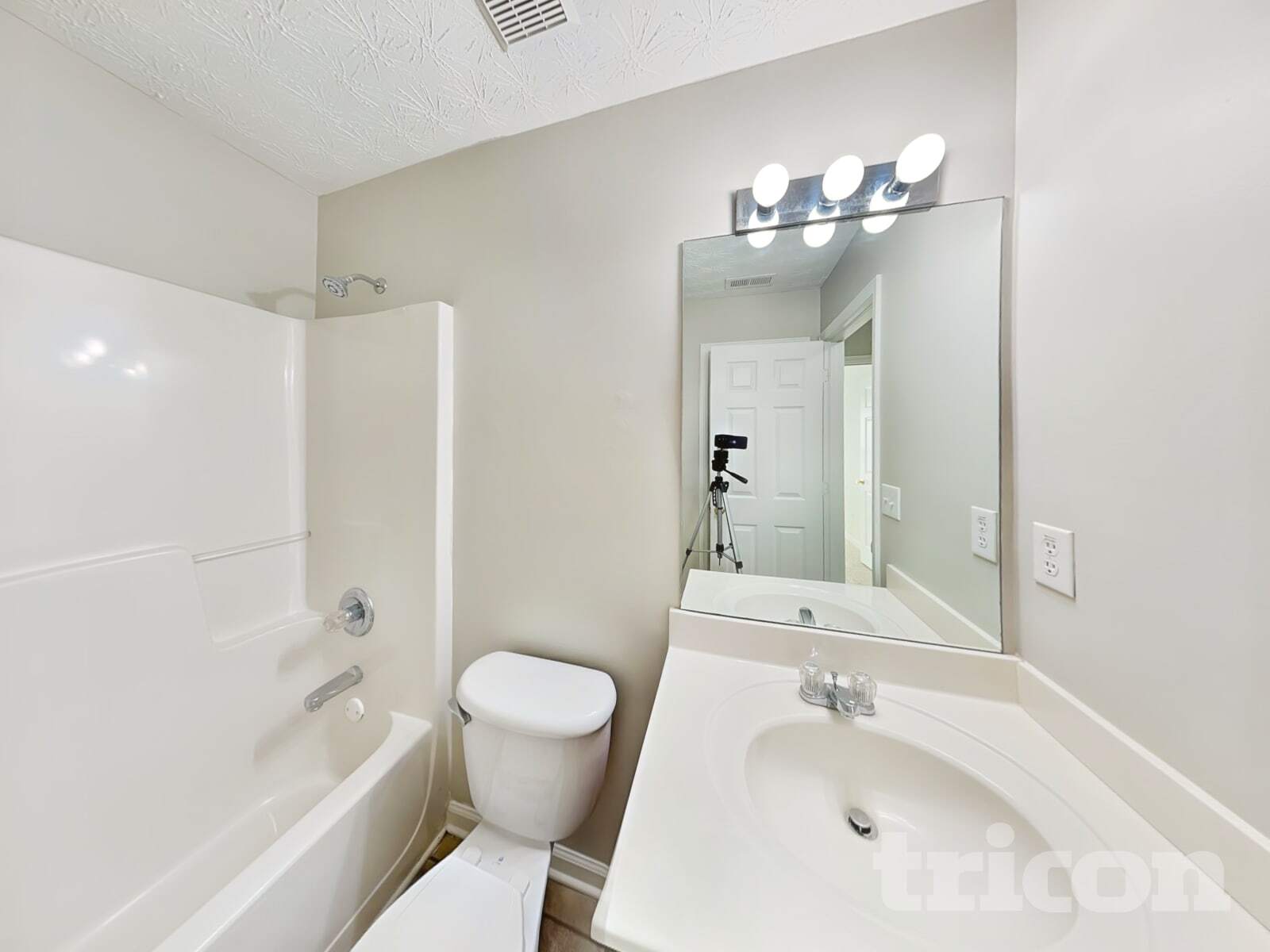 Building Photo - 1704 Chinaberry Ct