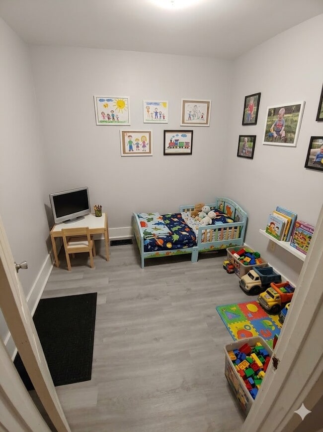 Building Photo - 1413 Labelle Ave