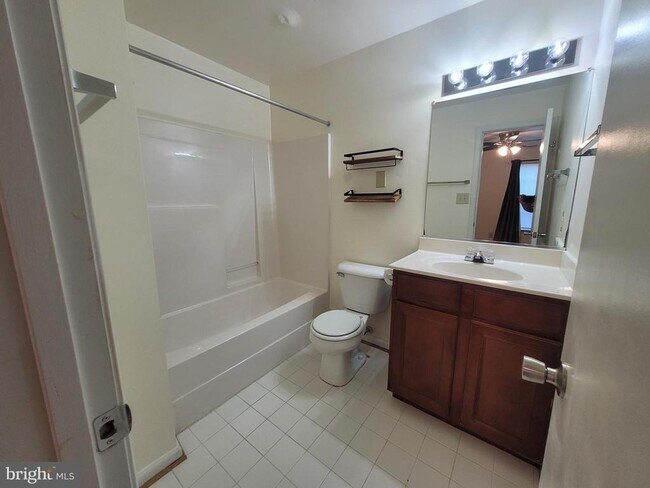 Building Photo - 33 Fern Oak Cir