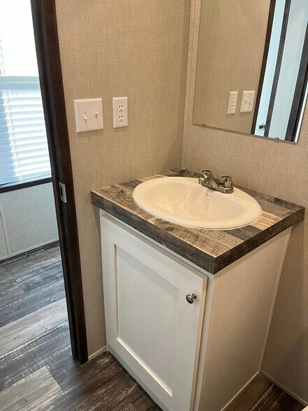 Building Photo - 107 Toledo St