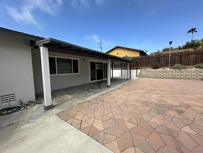 Building Photo - 819 Halecrest Dr