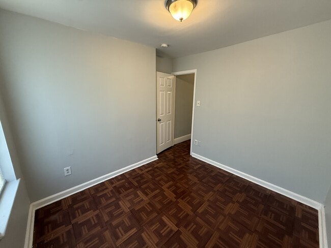 Building Photo - 1104 Baring St