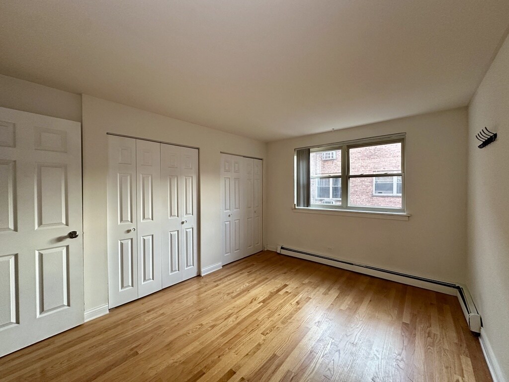 Building Photo - 3710 N Pine Grove Ave