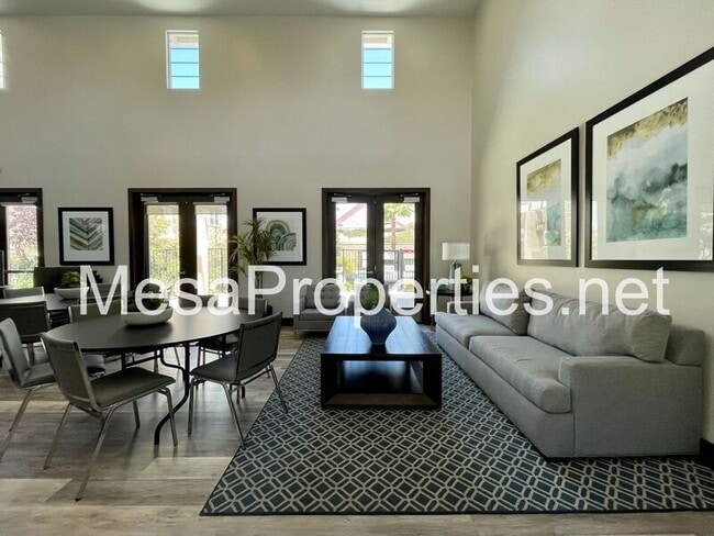 Building Photo - 8870 Camphor Ave