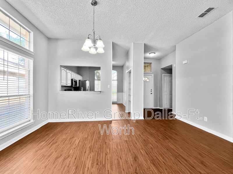 Building Photo - 421 Surrey Pl