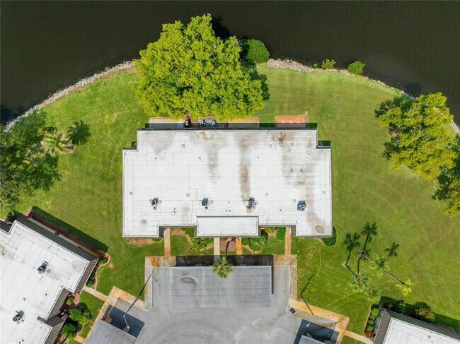 Building Photo - 4112 Hampton Dr