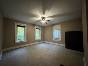 Building Photo - Spacious 5-Bed Home Near UC with In-Unit Laundry