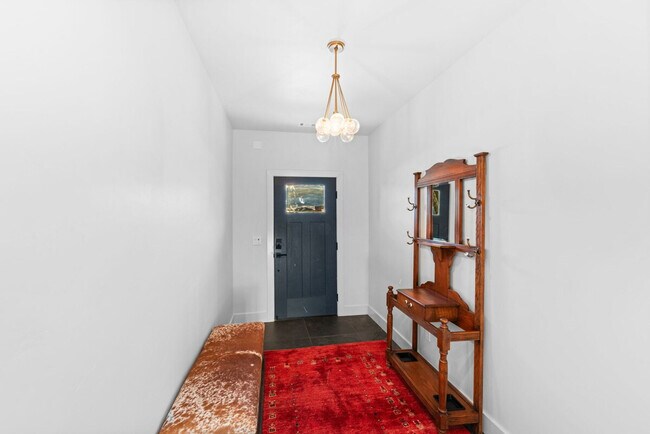 Building Photo - 85 Haverly St