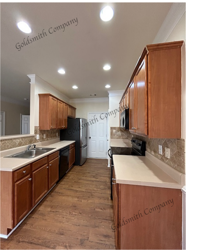 Building Photo - 105 Forsythia Dr
