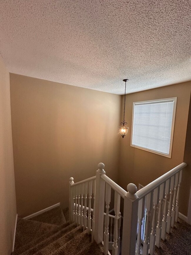 Building Photo - Foxchase Subdivision:  MOVE IN READY!!!!    1/2 OFF 1ST MONTH RENT W/12 MONTH LEASE!!  NEW CARPET...