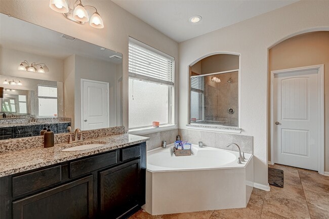 Building Photo - 9526 Bonbrook Bend Ln