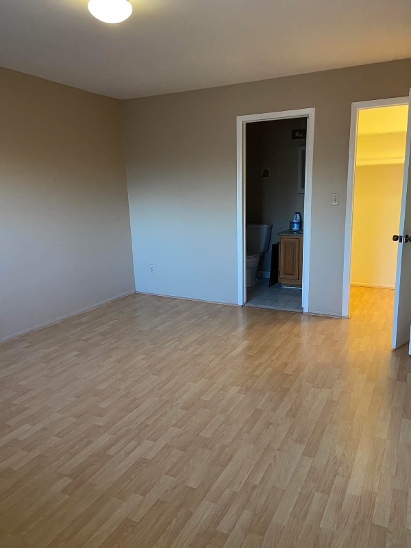 Building Photo - 628 E Fox Hills Dr